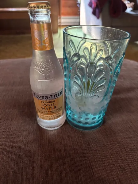 Zero-Proof Gin: Elevate Cocktails, Enhance Wellness